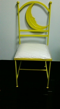 月の椅子黄色２.jpg